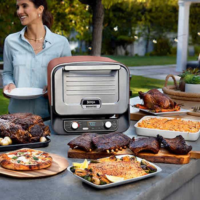 Ninja Woodfire 8-in-1 Outdoor Electric Oven with Pizza Peel - Image 3