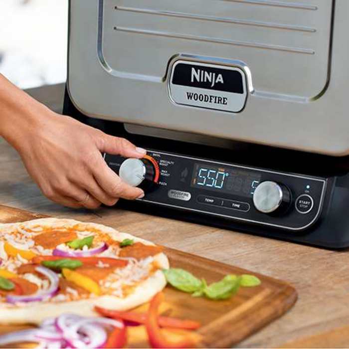 Ninja Woodfire 8-in-1 Outdoor Electric Oven with Pizza Peel - Image 7